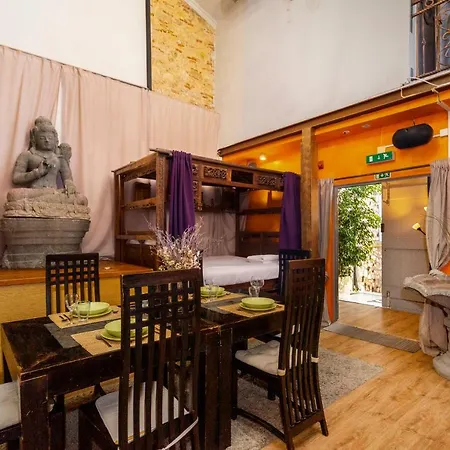 Alfama Kuta Loft Lisbon