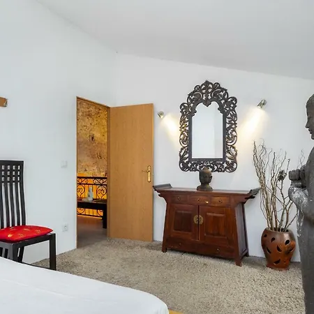 Апартаменты Alfama Kuta Loft *