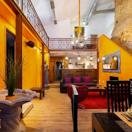 Апартаменты Alfama Kuta Loft *